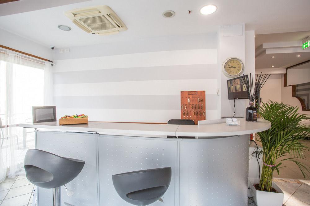 Hotel Nancy Ρίμινι Εξωτερικό φωτογραφία