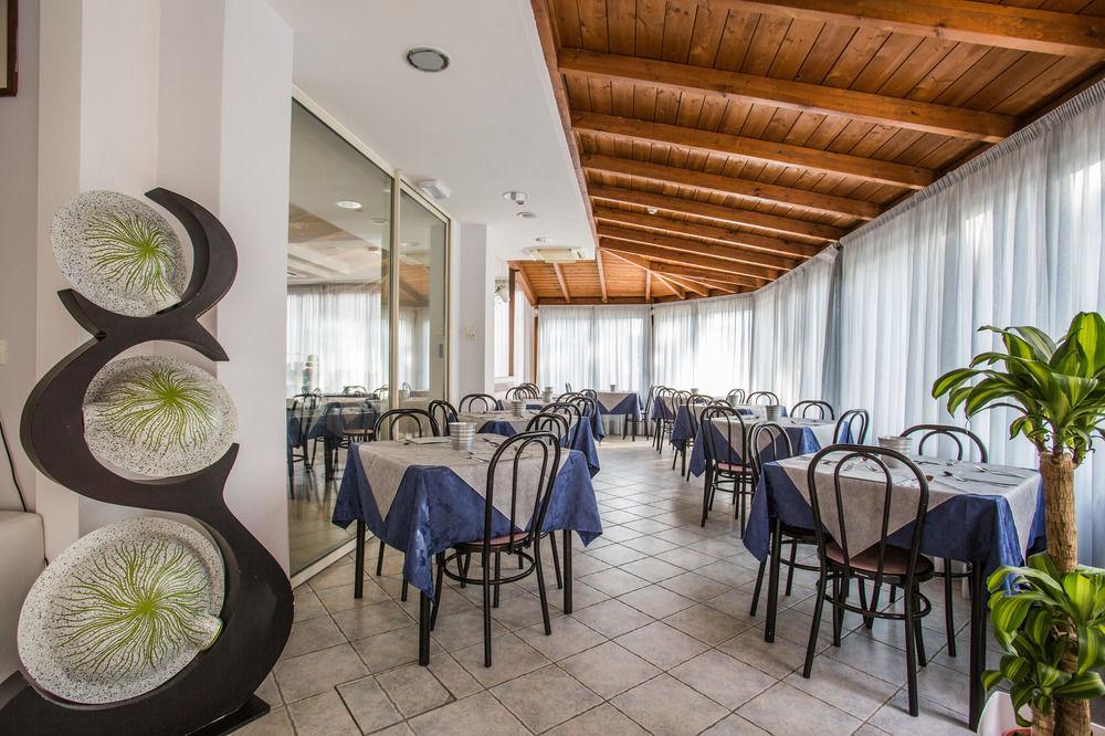 Hotel Nancy Ρίμινι Εξωτερικό φωτογραφία