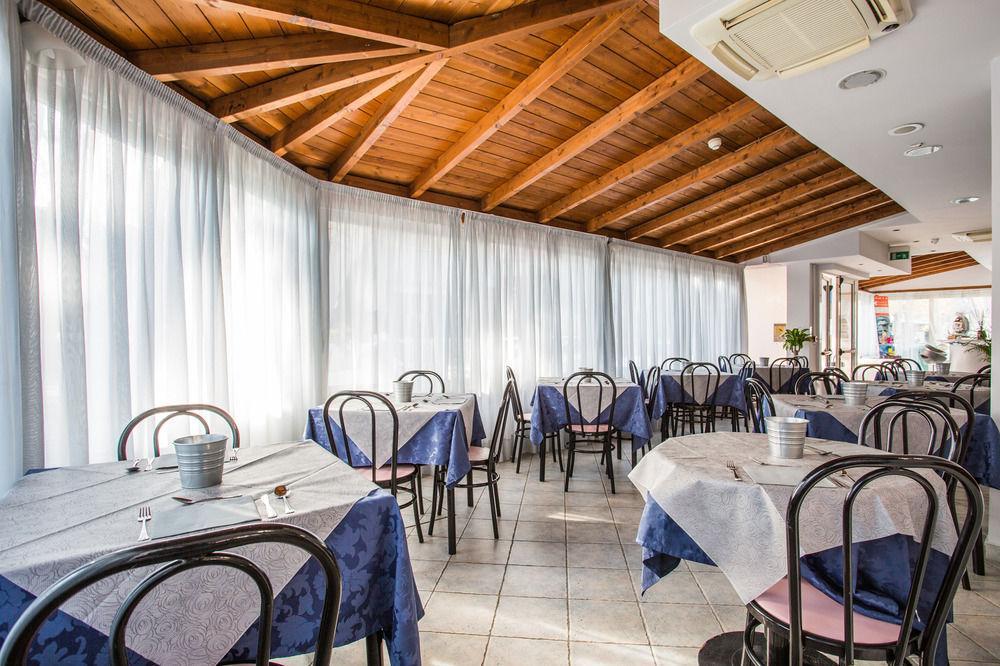 Hotel Nancy Ρίμινι Εξωτερικό φωτογραφία