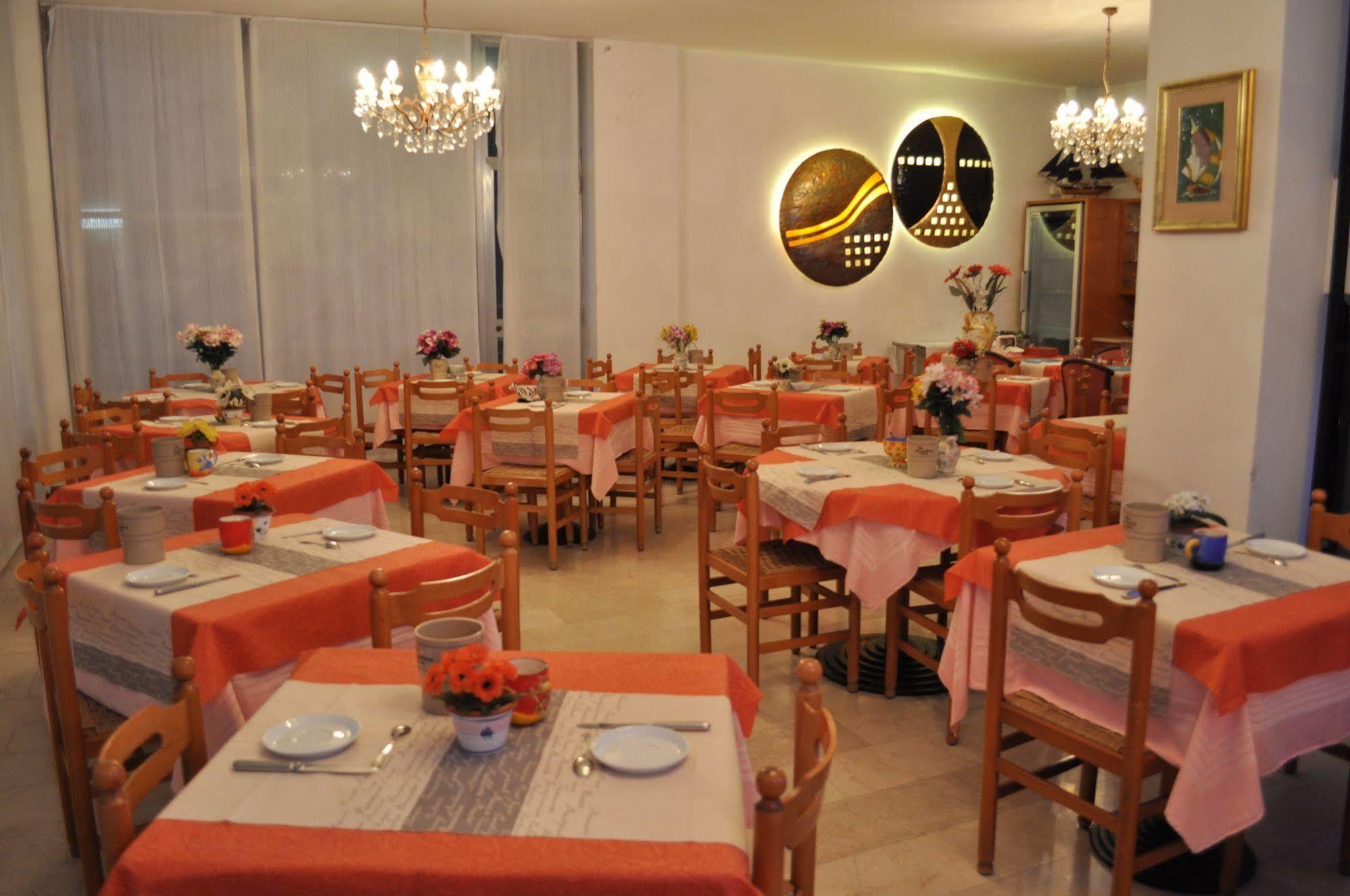 Hotel Nancy Ρίμινι Εξωτερικό φωτογραφία